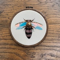 Image 2 of Shiny bee (b, 4 inches)
