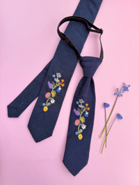 Image 1 of Slips med bunadsbroderi Oslo