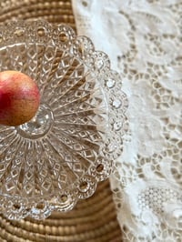 Image 3 of Coupe sur pied - verre moulé