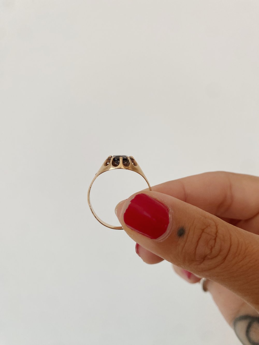 Image of Vintage garnet 9ct gold ring  