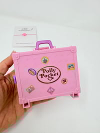 Image 3 of Ensemble bracelet et Polly Pocket La Valise Paris