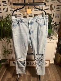Distressed jeans 