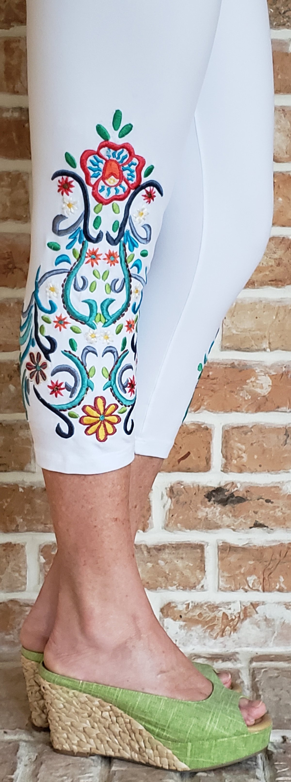 White Capris Garden Swirls FW6004W_capris