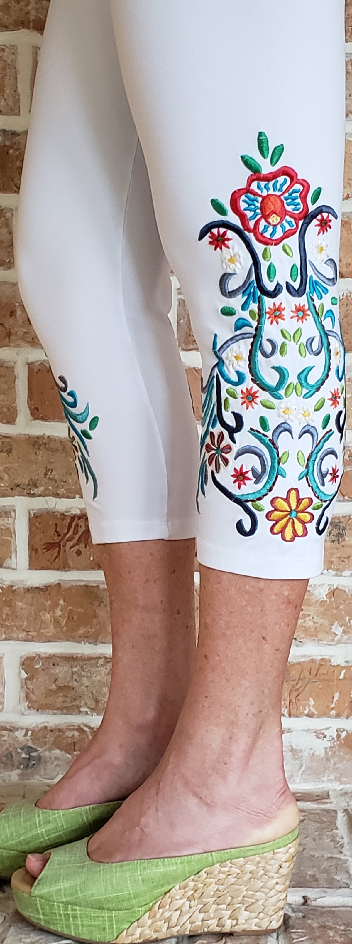 White Capris Garden Swirls FW6004W_capris