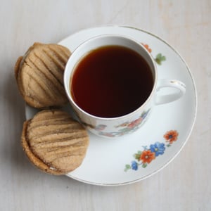Image of Cardamom Print Sandwich Cookies - ONE DOZEN