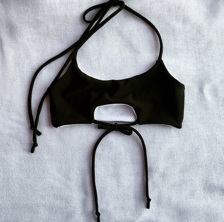 Image of VERO TOP : SOLID BLACK X WHITE MESH