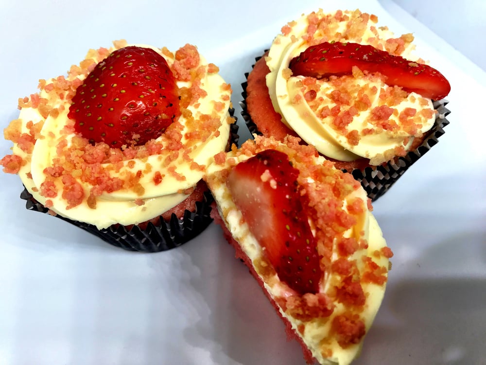 Image of Berry Cheesecake Crunch Cupcakes