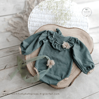 Image 1 of Photoshoot newborn set - Martella - dark sage with dots