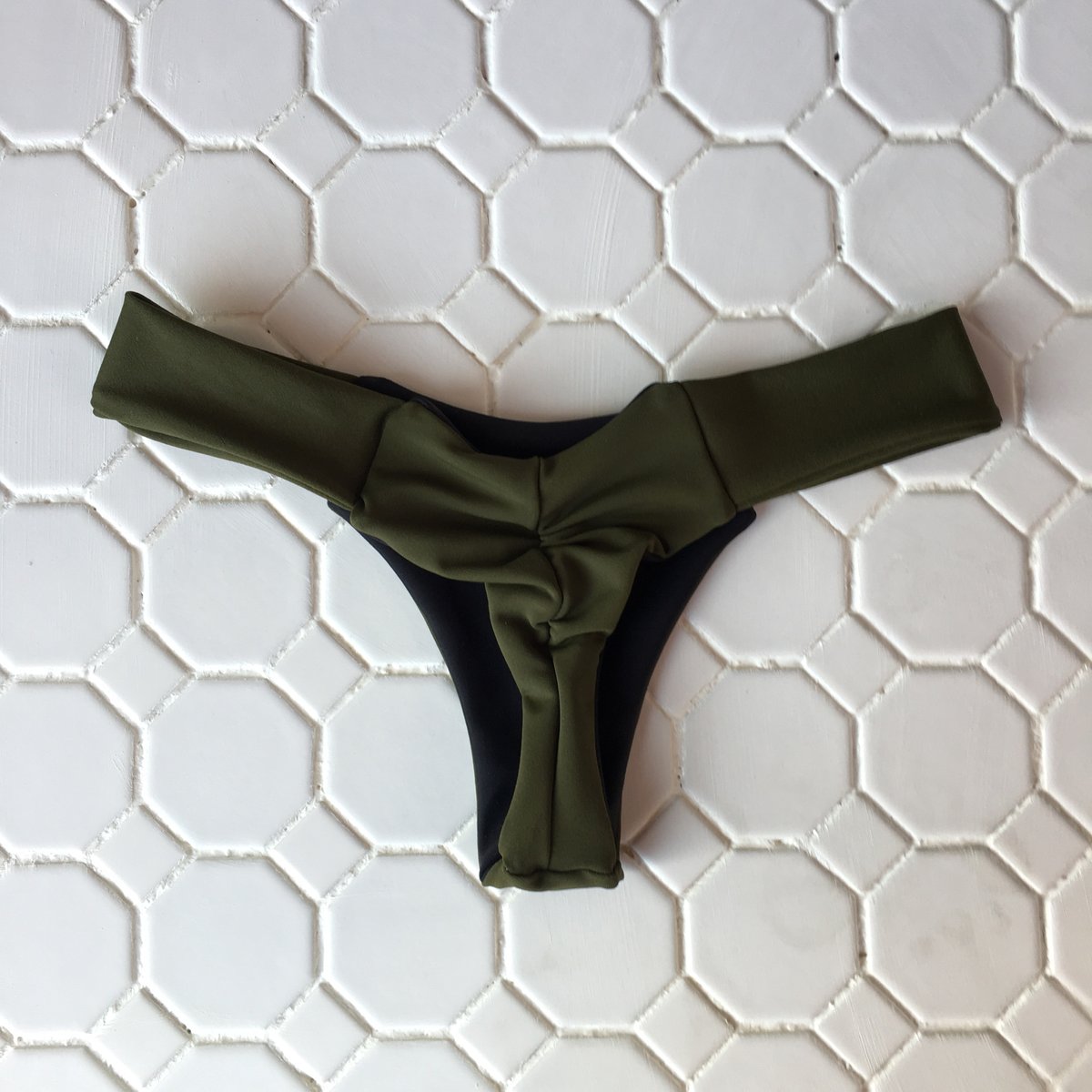Image of LISALOVE BOTTOMS : OLIVE X BLACK