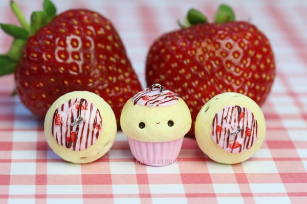 Image of Kawaii Chocolate Stawberry Cupcake