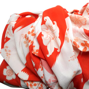 Image of Orangerød/ hvid silke kimono med liljer