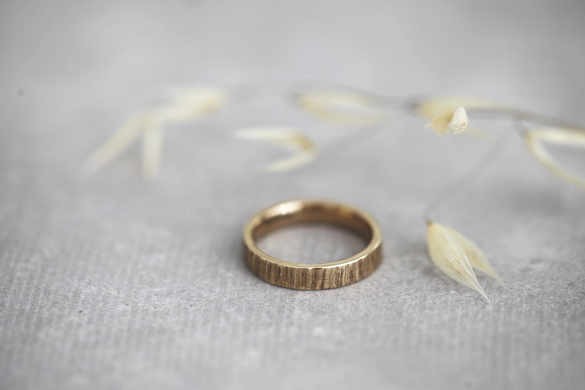 Image of 9ct gold, 4mm, flat court, horn textured ring.