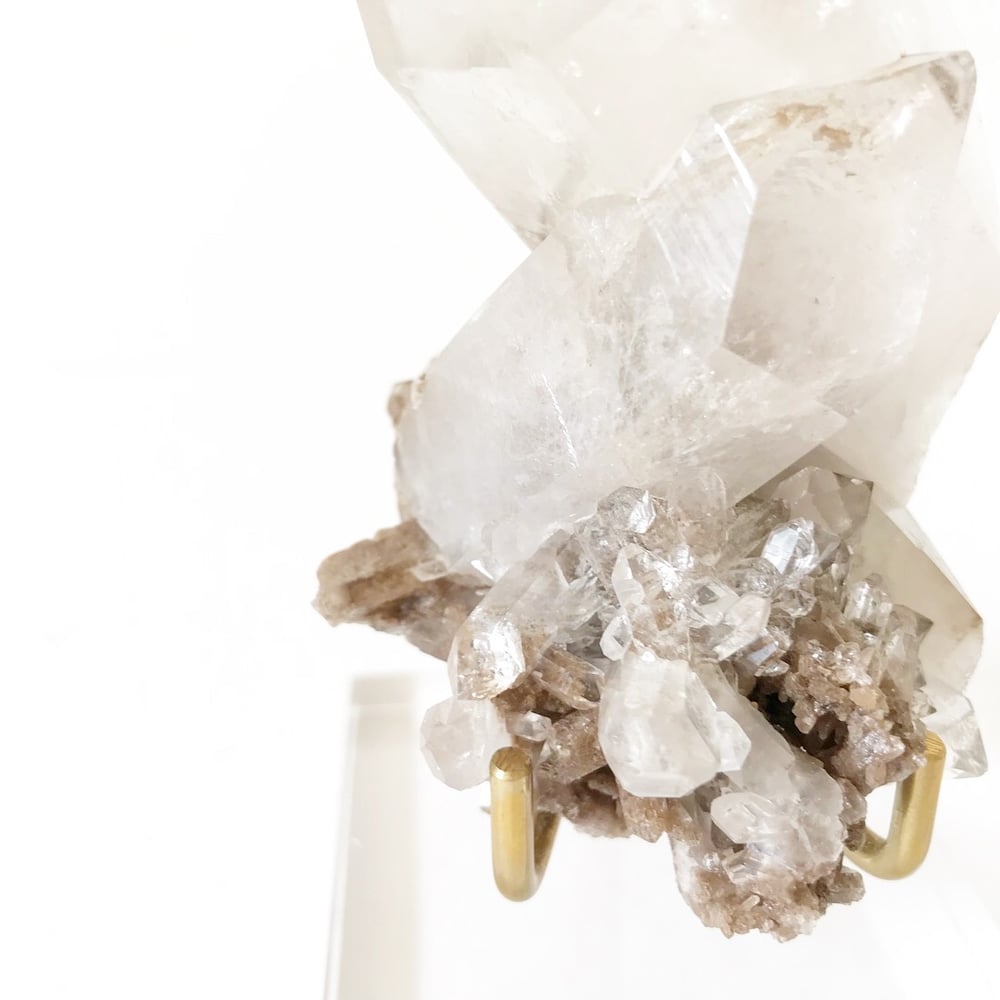 Image of Quartz no.679 + Lucite and Brass Stand Pairing