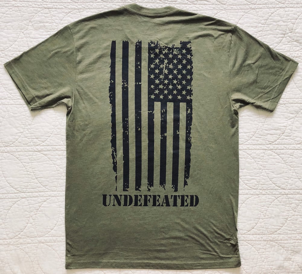Image of "UNDEFEATED" CREW NECK - MILITARY GREEN