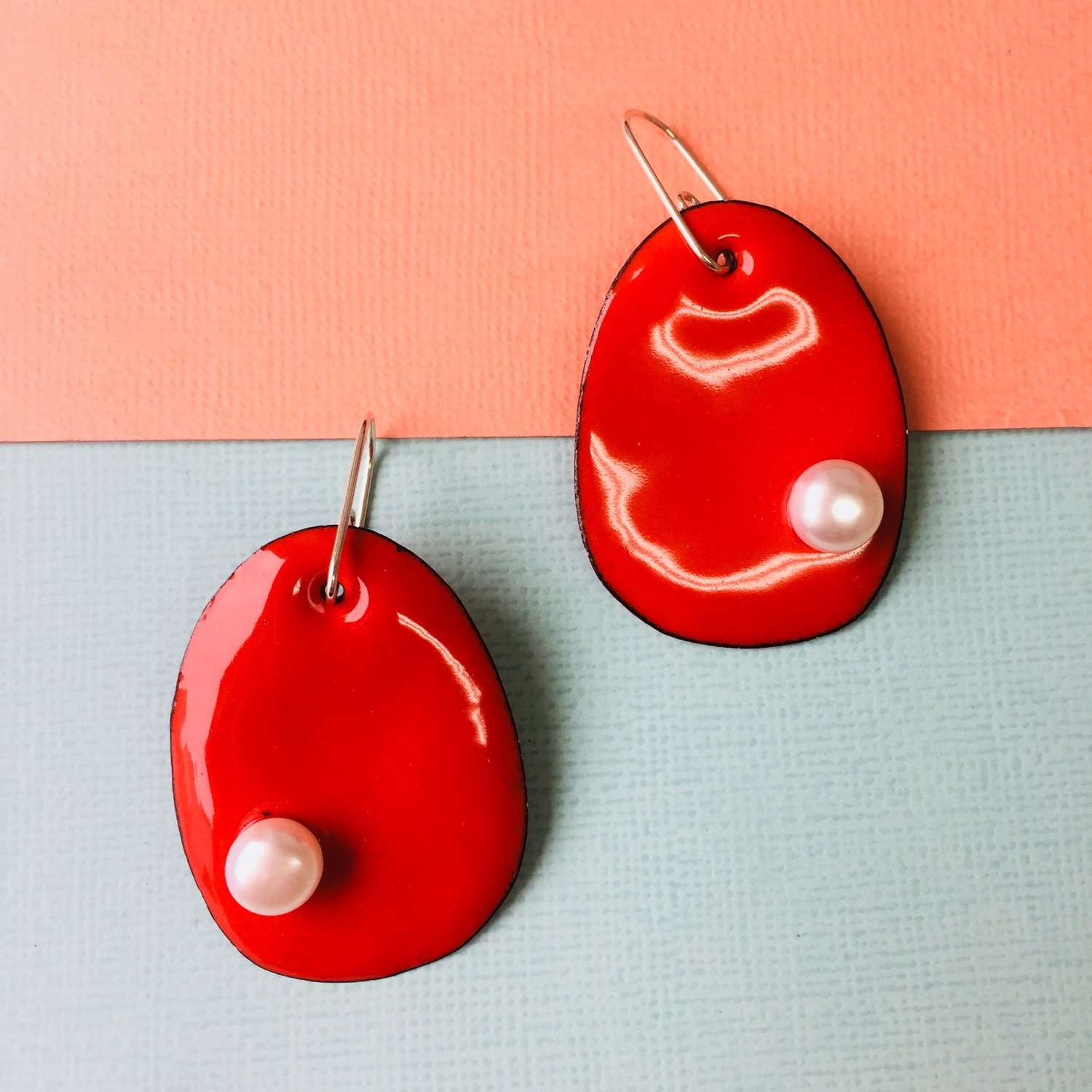 Image of Enameled pearlie earrings with freshwater pearls 