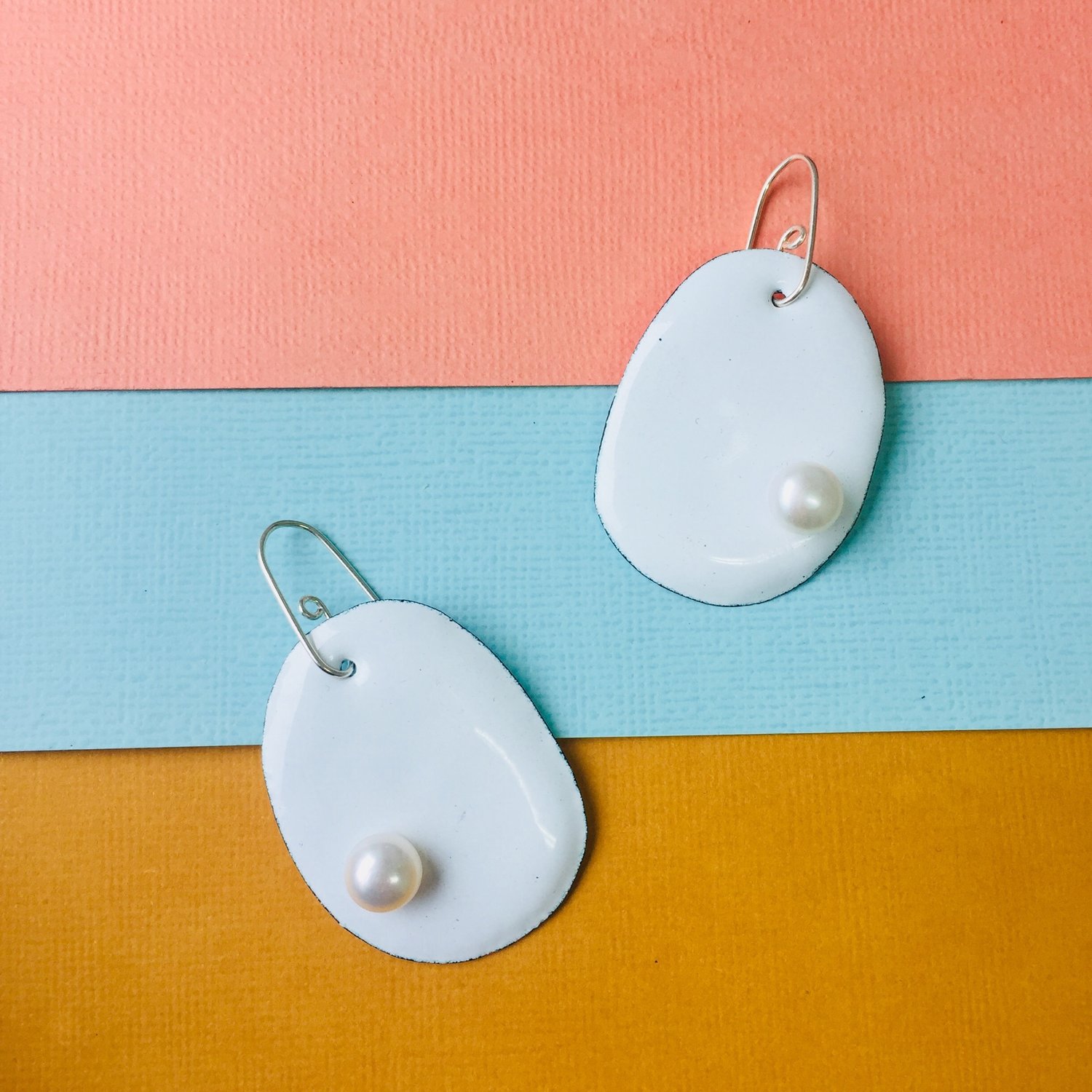 Image of Enameled pearlie earrings with freshwater pearls 