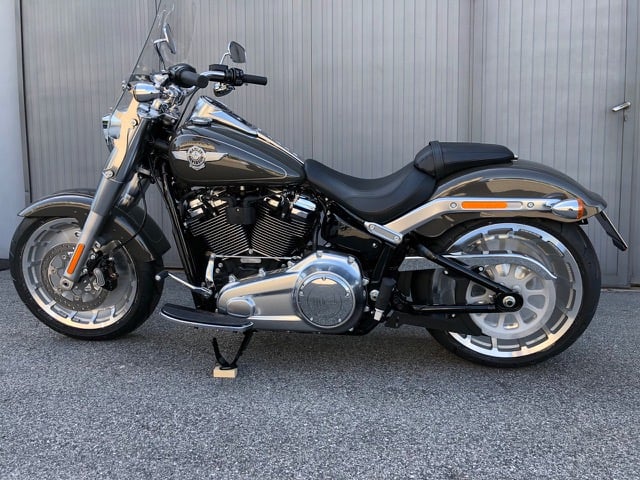 Image of MCJ PLATE HOLDER SOFTAIL FAT BOY 2018 UP