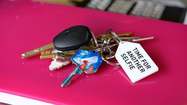 Image of 'Time for another selfie' - Helpful advice keyring