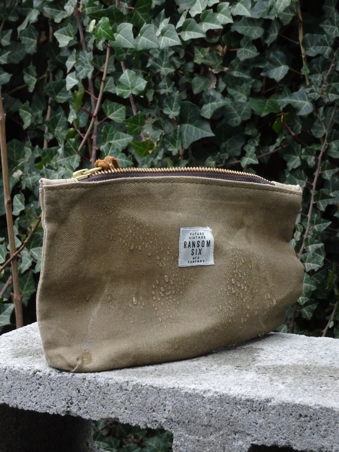 Image of Waxed Canvas Zipper Pouch - Olive 