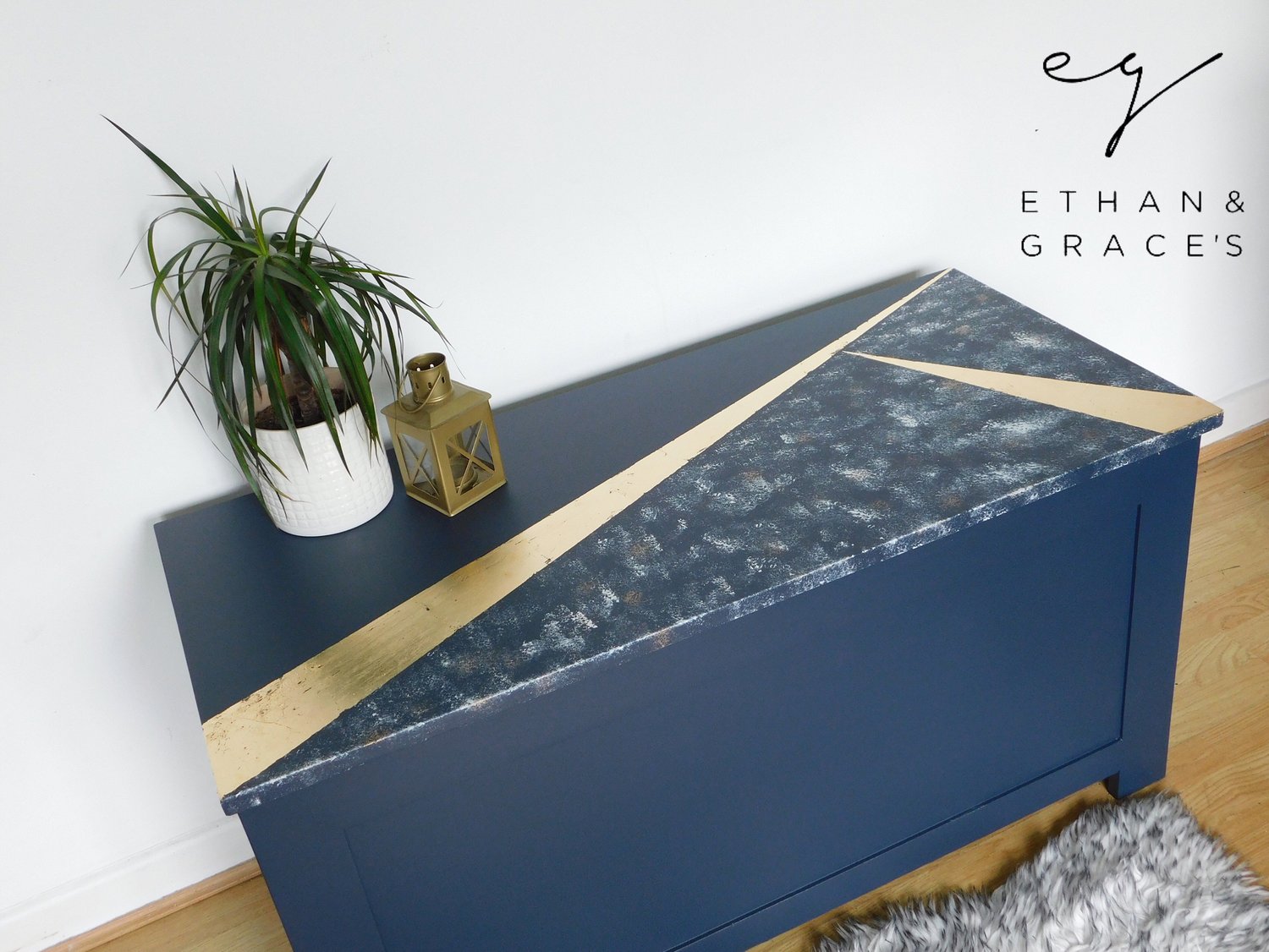 Image of A dark blue & gold design storage box