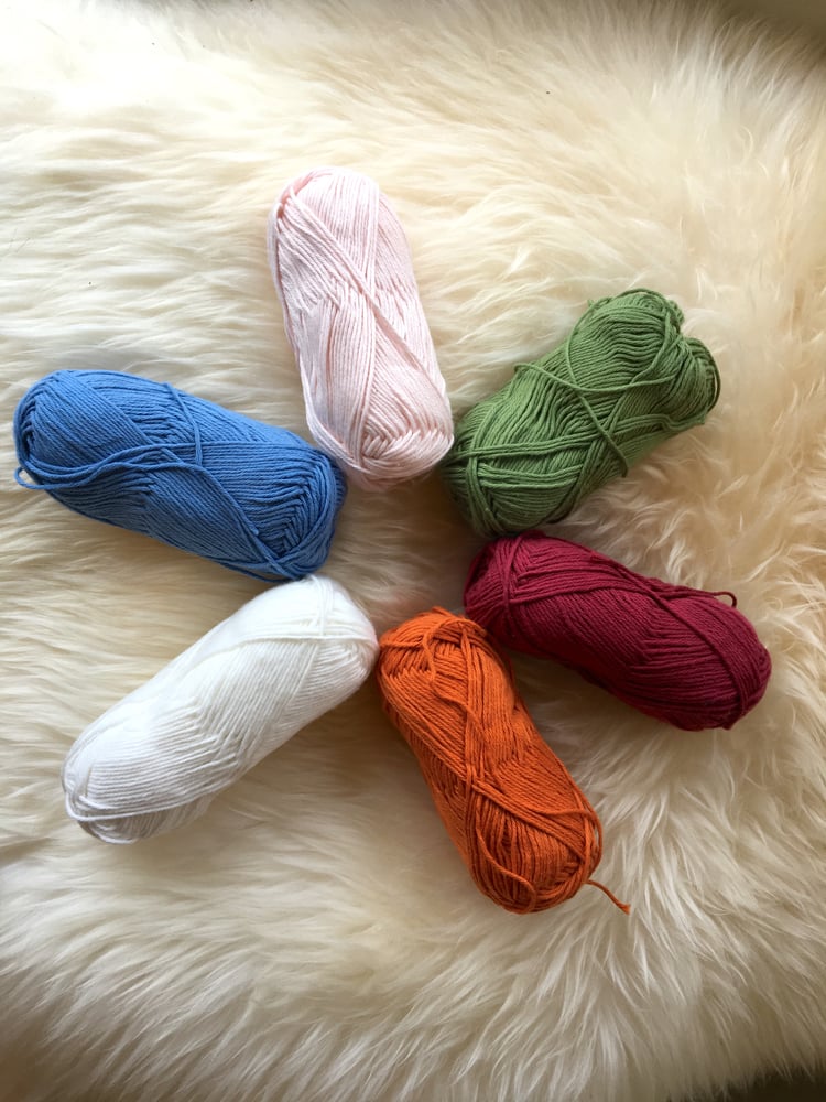 Image of Charlotte Loves Bonnets