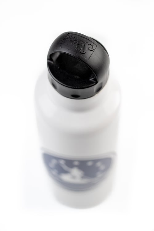 Image of Richmond Flag 750 ML Vessel