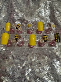 Image 1 of  Bee 🐝 flower 🌼3d gel press,on nails 