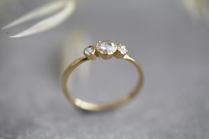 Image of 18ct gold rose-cut diamond trilogy ring (IOW86)