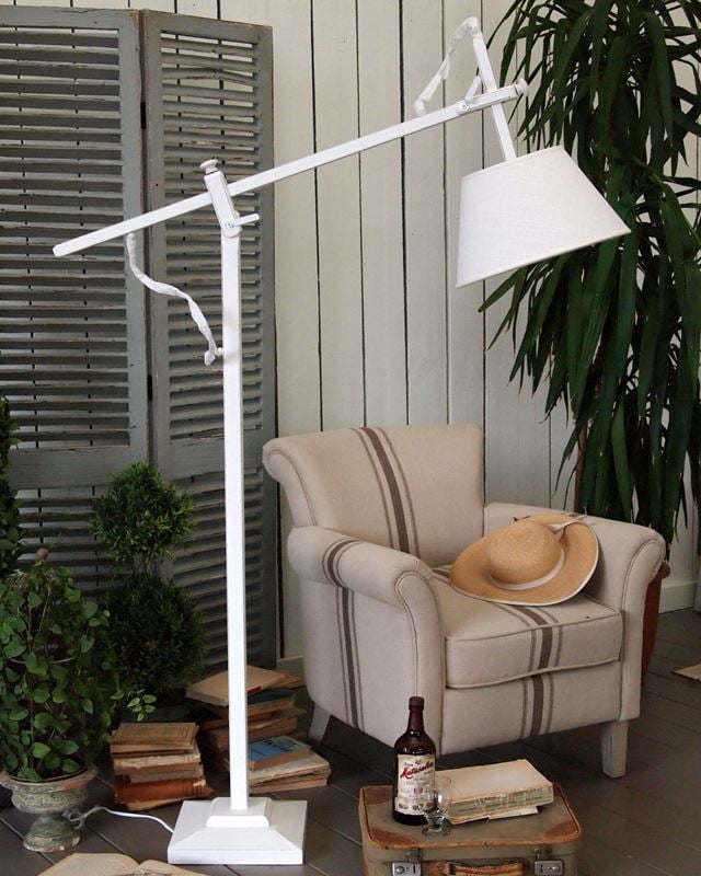 Image of Lampada da terra natural in legno cerusé