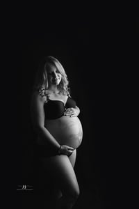 Image 3 of Maternity and newborn session (retainer) 