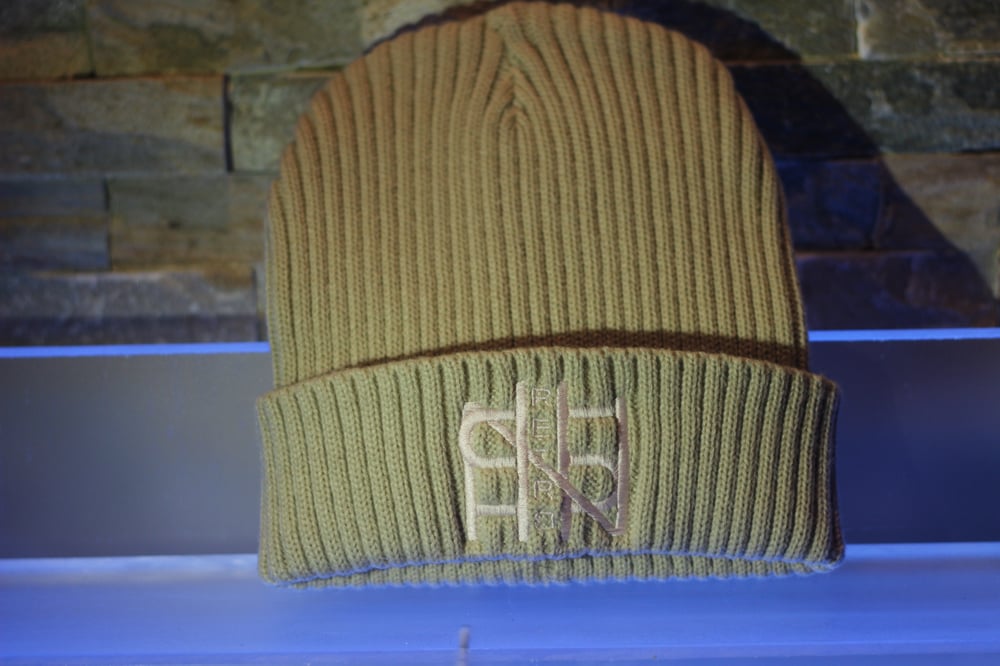 Image of R E T R O K I N G BEANIE [CREAM/PINK]