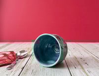 Image 3 of 549 Flowy Thumb Cup