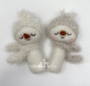 Image of Snowman snuggler 