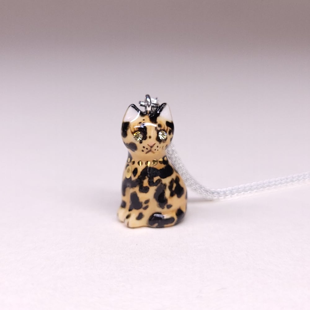 Image of Tortoiseshell Porcelain & Gold Vermeil Sitting Kitten Pendant