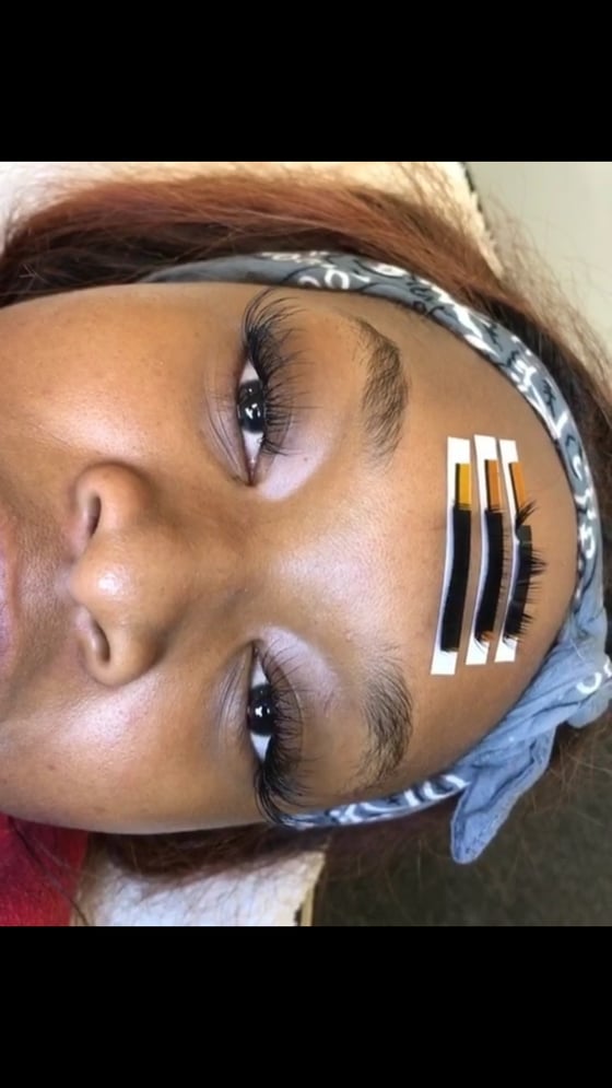 Image of LASH EXTENSIONS 