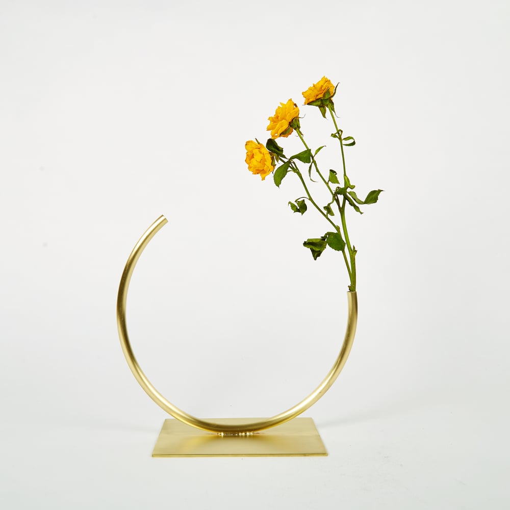 Image of Vase 704 - Edging Over Vase