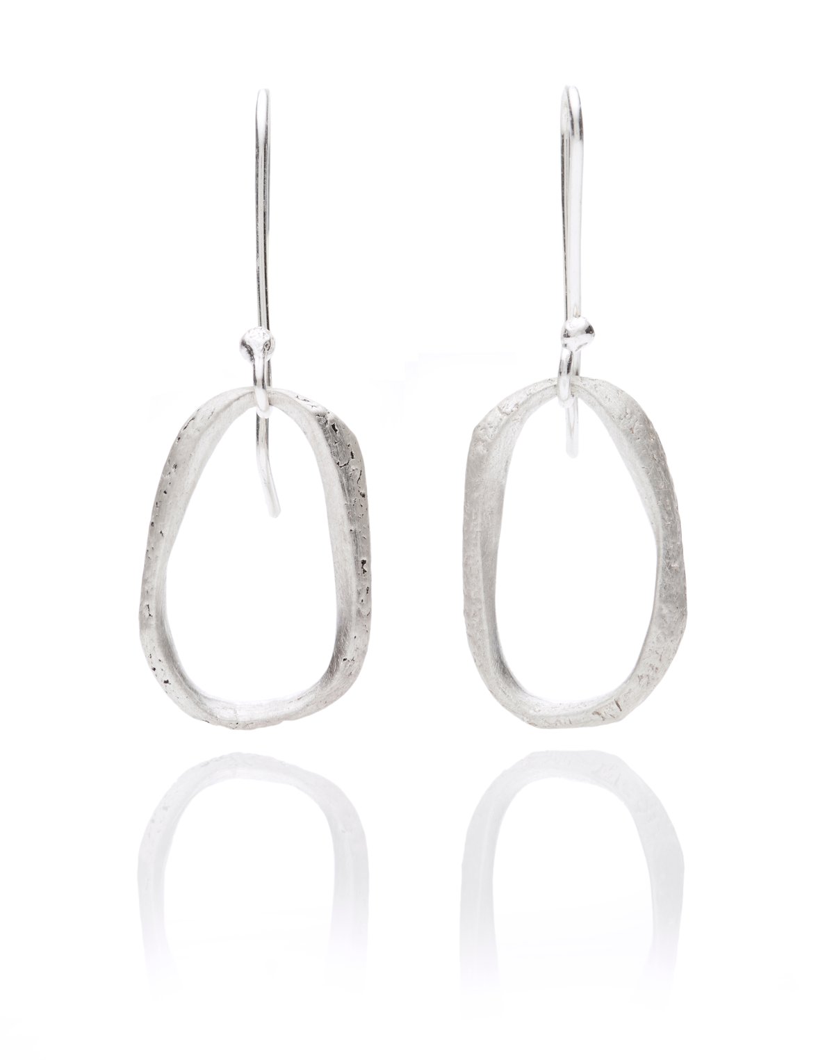 Texture hanging oval earrings