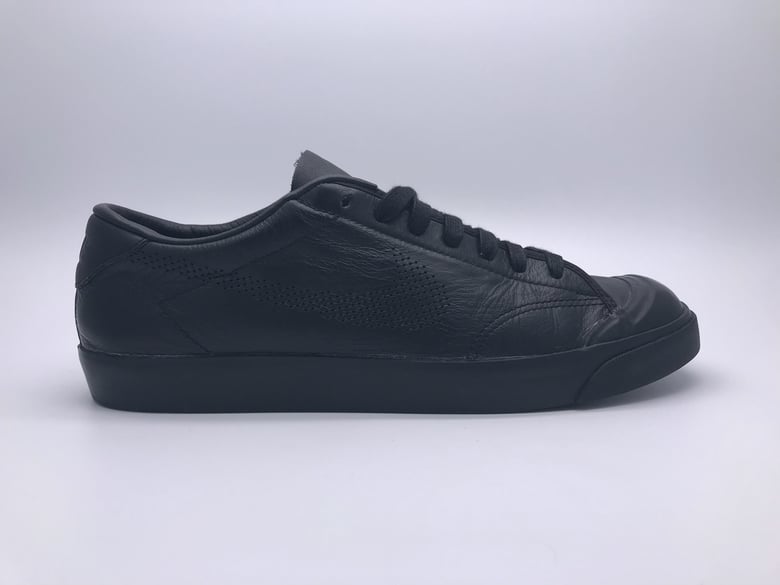 Image of NIKE SB BLAZER ZOOM LOW XT TRIPLE BLACK