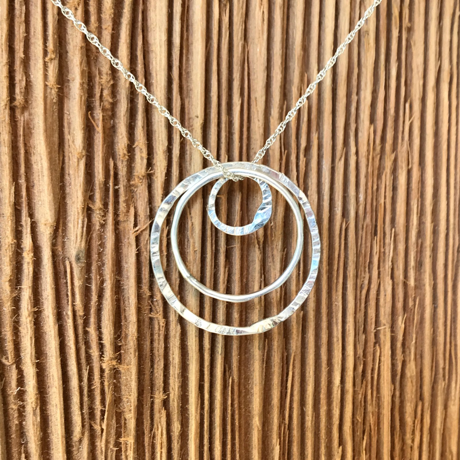 Amazon.com: Mothers Day Gifts for Mom Personalized 3 Circle Name Necklace  925 Sterling Silver Custom Mother Necklace with Kids Name Interlocking Ring  Jewelry Gifts for Women : Handmade Products