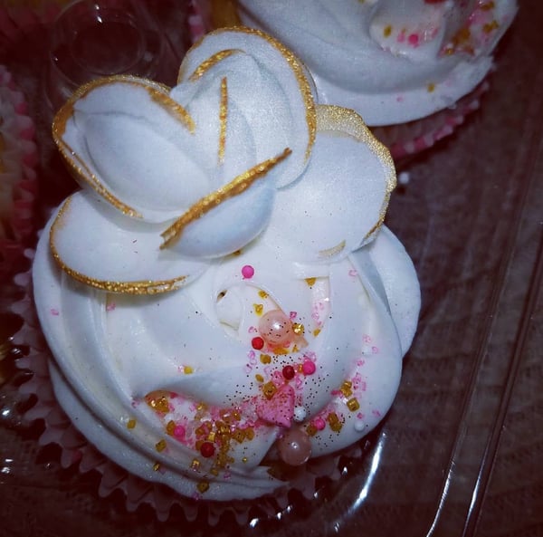 Image of Me-Mo Bakes Cakes & Cupcakes