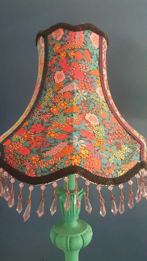 Image of 14 inch scallop edge lampshade