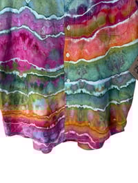 Image 4 of ♻️ UPCYCLED L 100% Linen Men's Shirt in Bright Geode Ice Dye