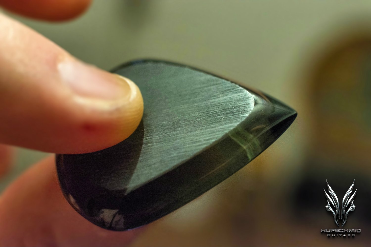 Thick plectrum top