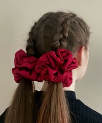 Image 6 of SCRUNCHIE OVERSIZED + STANDARD WINE