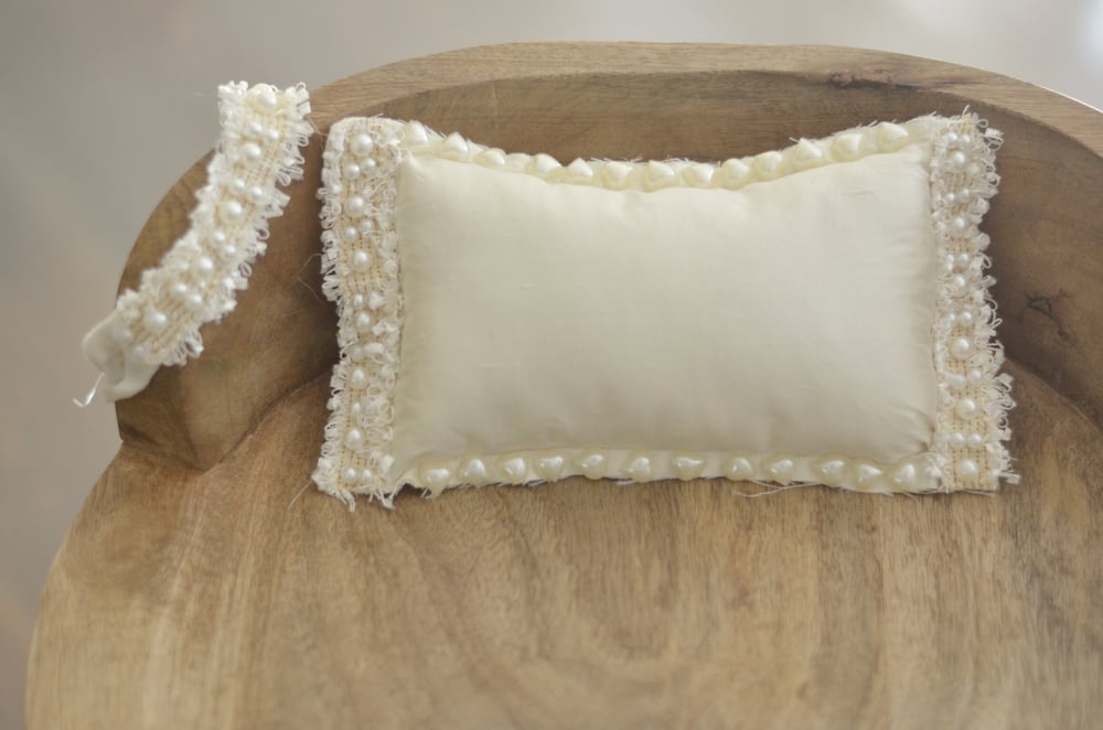 Image of Pretty in pearls pillow set
