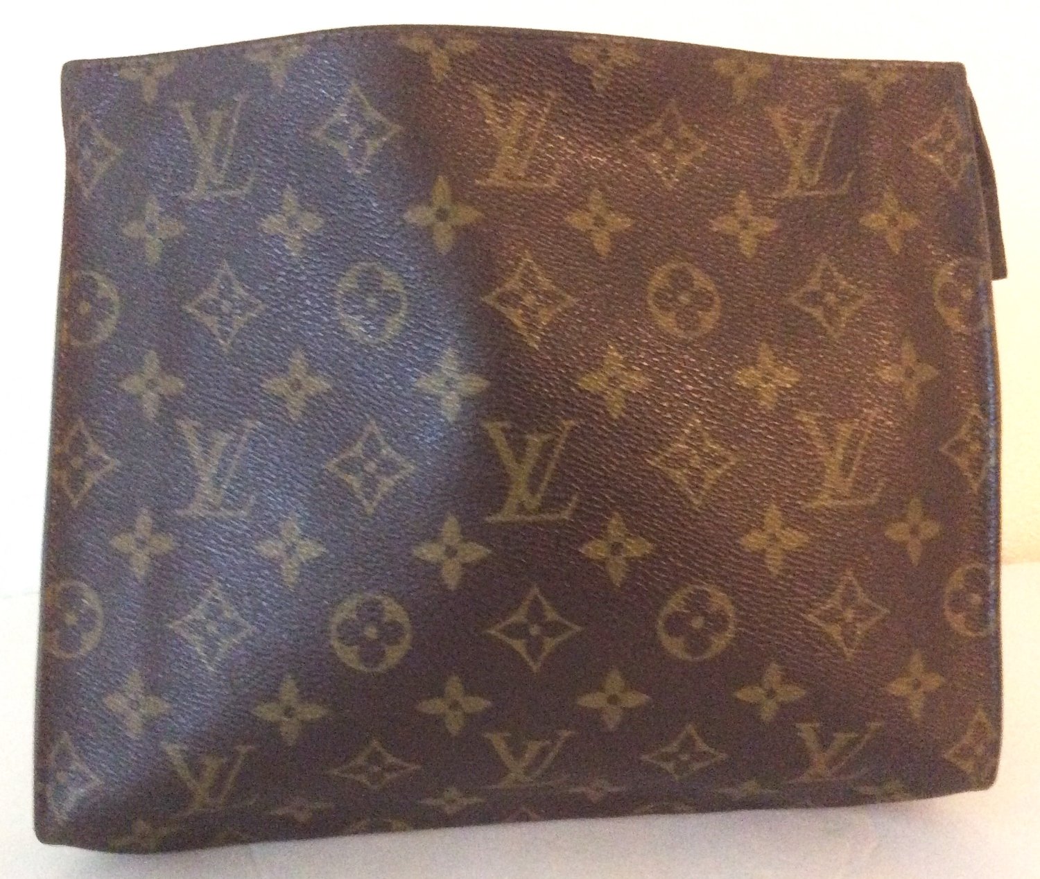 louis vuitton 26 inch pouch