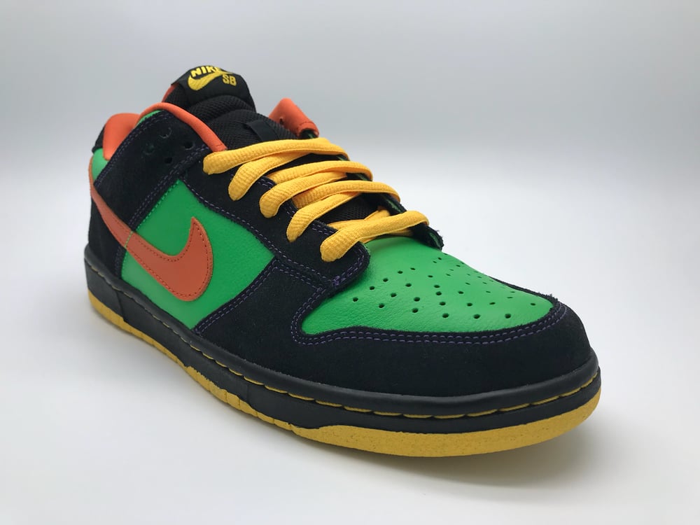 halloween sb dunk low