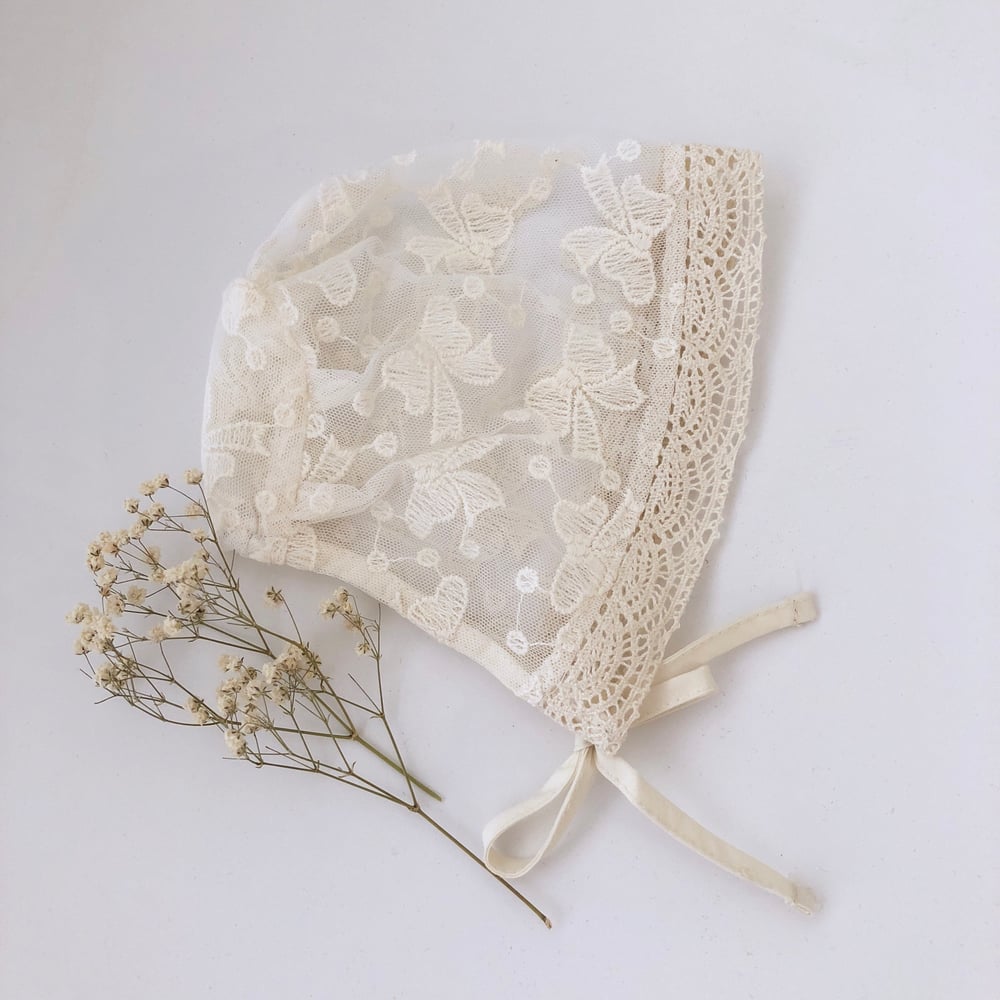 Joy Marie Clothing | Lace baby bonnet (one size)