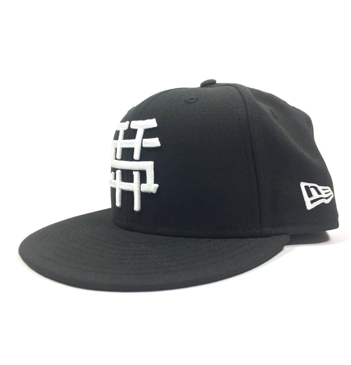 Image of 2520 X NEW ERA  MONOGRAM LOGO "T5T" 59FIFTY FITTED - BLACK/WHITE 