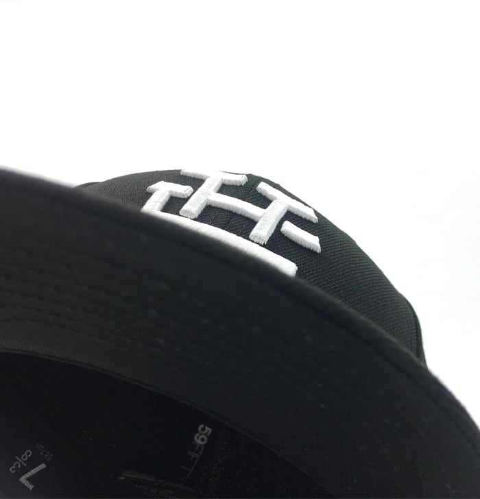 Image of 2520 X NEW ERA  MONOGRAM LOGO "T5T" 59FIFTY FITTED - BLACK/WHITE 